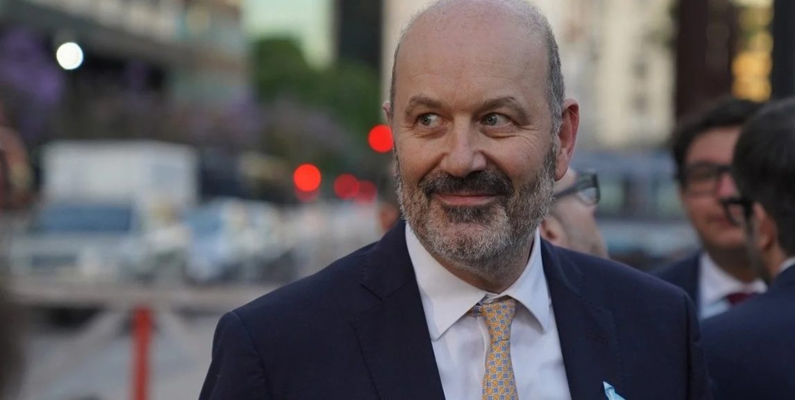 Liberar el precio del gas, cambiar el mercado editorial, farmacéutico e inmobiliarias: las desregulaciones que quiere aprobar Sturzenegger