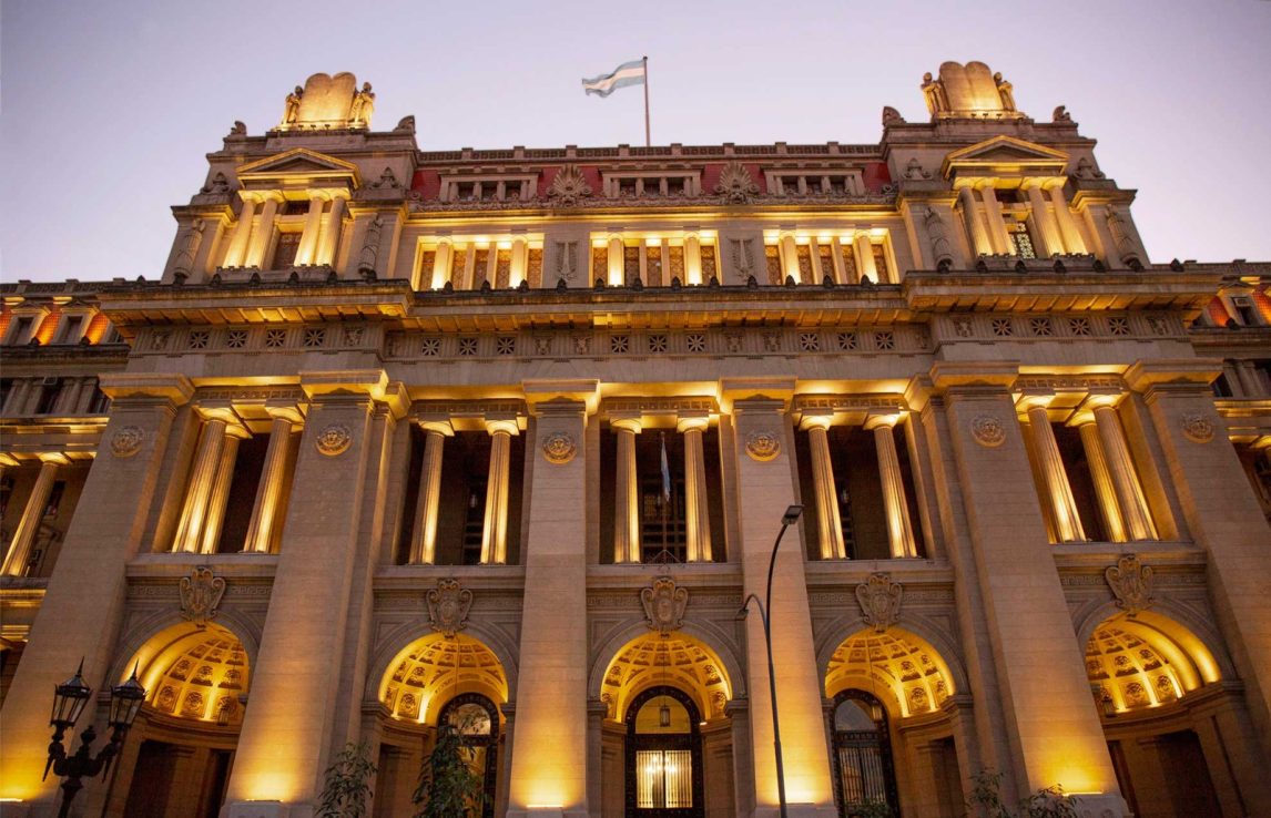 Un libro santiagueño sobre la Reforma Constitucional de 2005 llega a la Corte Suprema