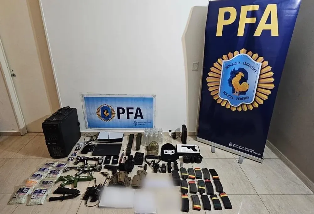 Detienen a un adolescente de 16 años, planeaba una masacre en su exescuela