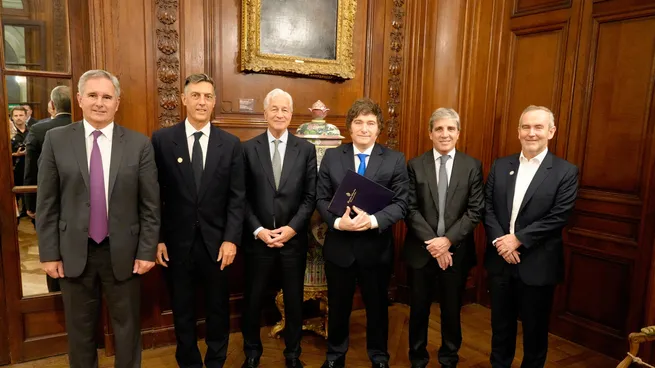 Bancos de EE.UU. frenan el crédito de USD 20.000 millones y ahora negocian un repo de solo USD 5.000 millones para la Argentina