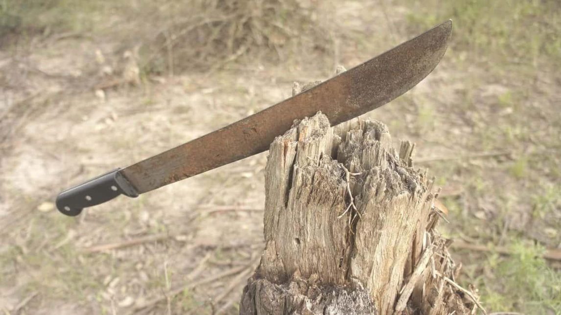 Sexagenario se defendió con un machete de cuatro delincuentes que querían robarle