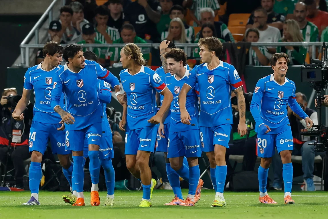 El Atlético de los argentinos recibe al Sevilla con la mira puesta en la cima de La Liga