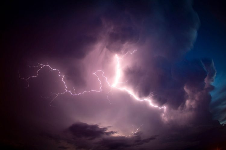 Un tornado golpea Santa Fe mientras se extiende la alerta por tormentas severas, granizo y actividad eléctrica en varias provincias