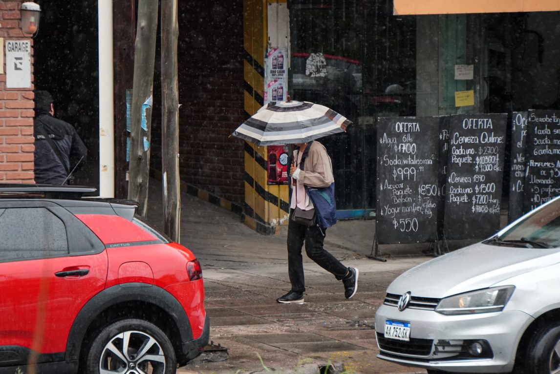 Tras una madrugada de lluvia, se mantiene el alerta por tormentas durante todo el jueves en la Madre de Ciudades