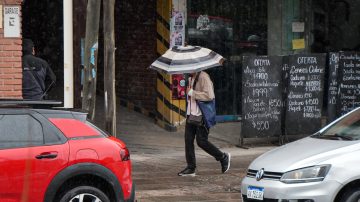 Tras una madrugada de lluvia, se mantiene el alerta por tormentas durante todo el jueves en la Madre de Ciudades