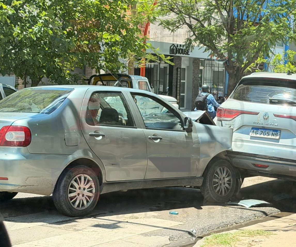 Fuerte choque en Independencia y Latapié dejó dos autos destrozados
