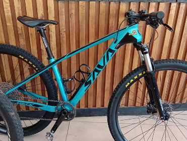 Violento asalto a una ciclista en el Puente Carretero: un joven le robó su bicicleta tras amenazarla con un cuchillo