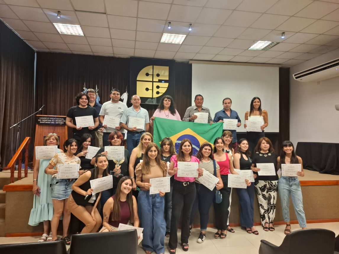 Entrega de certificados en el Consejo de Ciencias Económicas por los cursos de portugués e inglés