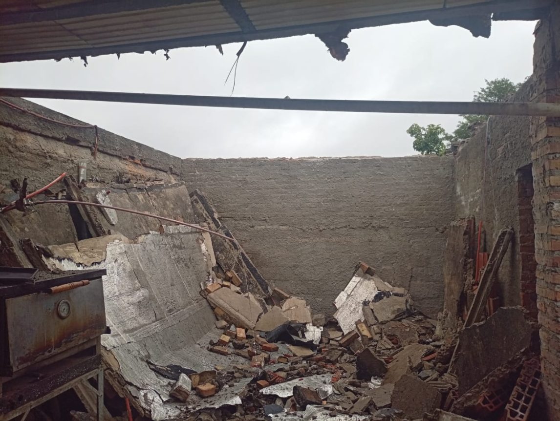 Dos viviendas resultaron dañadas por derrumbes tras las intensas lluvias