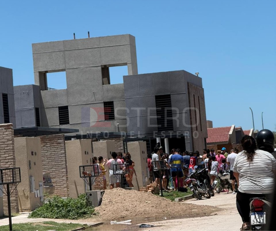 Terrible: un bidón de combustible provocó el incendio de una vivienda en el barrio Parque del Río 3