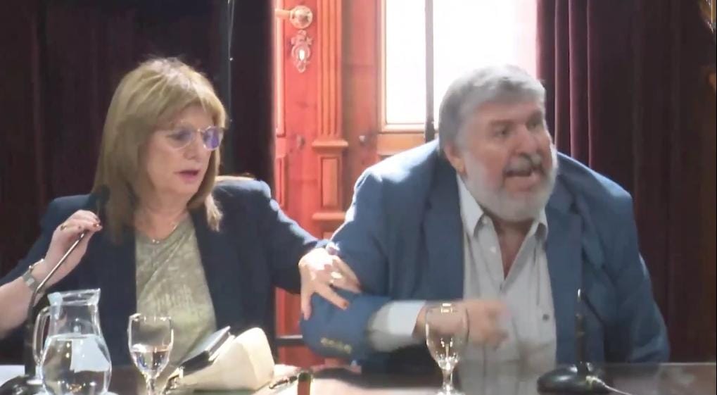 “Hacen lo que se les canta las pelotas”: La reacción del senador Mayans en medio de una discusión