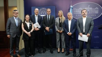 Adorni anunció que los proyectos del Consejo de Mayo serán enviados al Congreso
