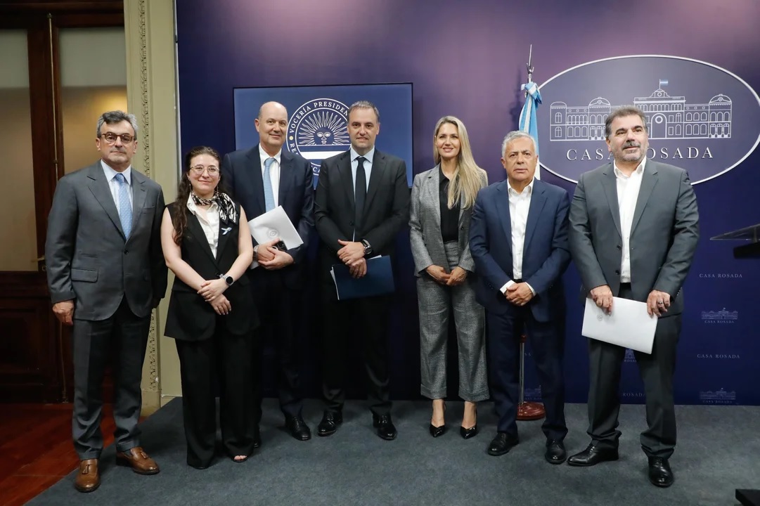 Adorni anunció que los proyectos del Consejo de Mayo serán enviados al Congreso