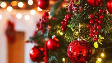 ¿Se puede armar un árbol de Navidad mediano por menos de $25.000?