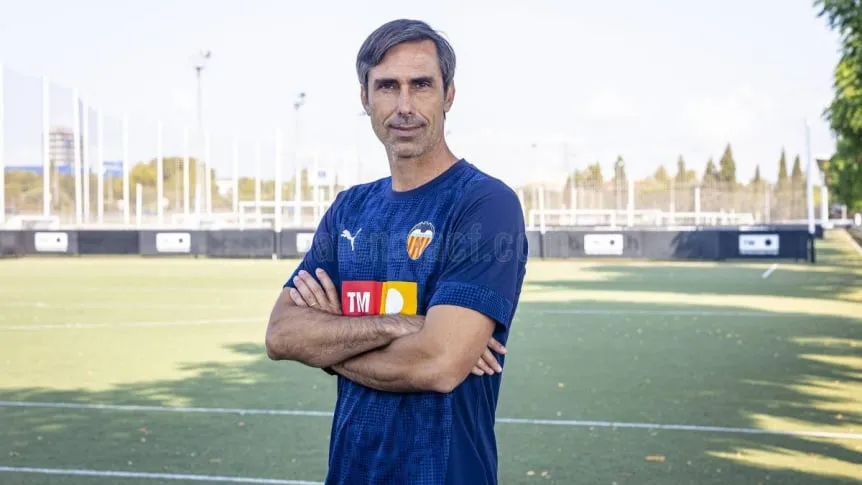 Tragedia en Indonesia: murió el entrenador del Valencia femenino y tres de sus hijos en un naufragio