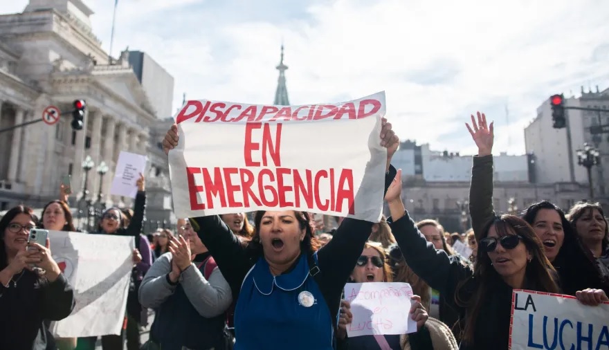 Convocan a abrazo simbólico en Plaza de Mayo por la falta de fondos para salud pediátrica y discapacidad