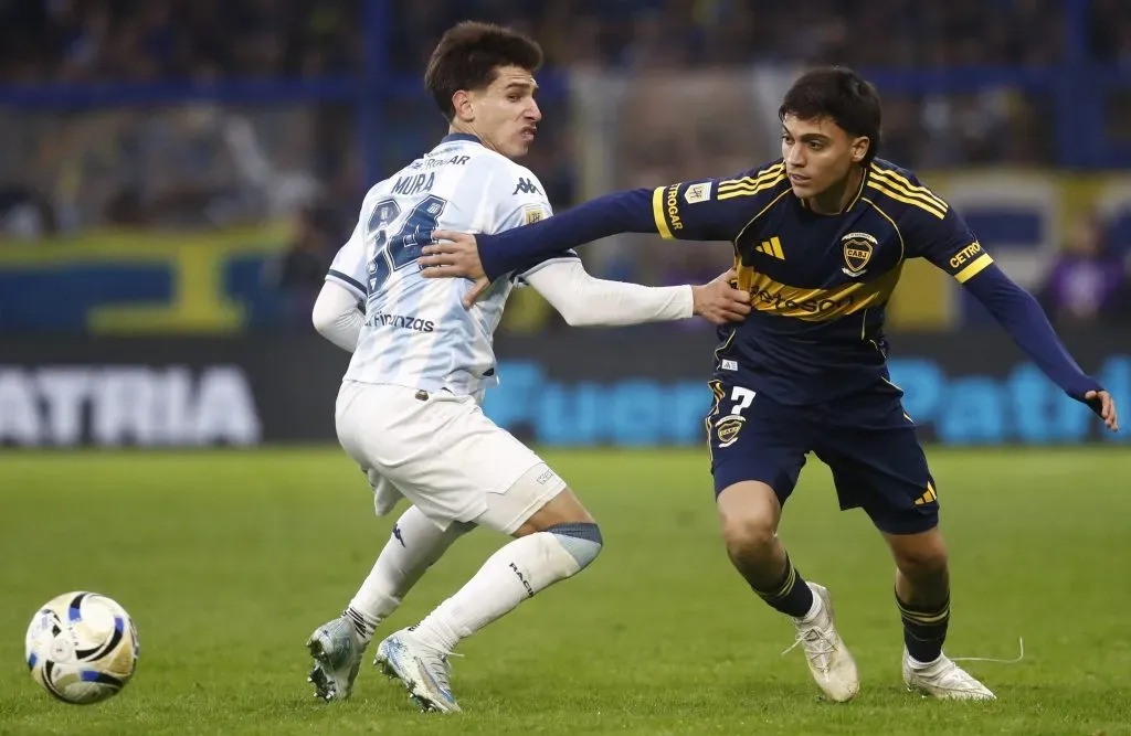 Úbeda sacó al Changuito Zeballos y provocó el enojo de los hinchas y hasta de Paredes