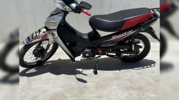 Hallaron abandonada una moto que había sido robada en el barrio Almirante Brown