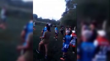 VIDEO | La Banda: suspendieron un partido de fútbol amateur por graves enfrentamientos