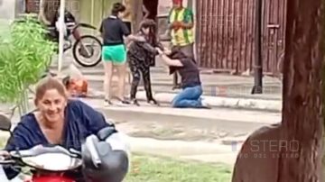 VIDEO | Monte Quemado: dos mujeres protagonizaron una violenta pelea en pleno centro