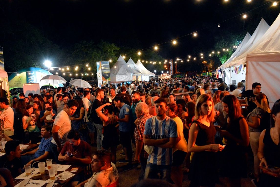 La lluvia obligó a reprogramar la apertura de la Fiesta Regional de la Cerveza Artesanal en Las Termas