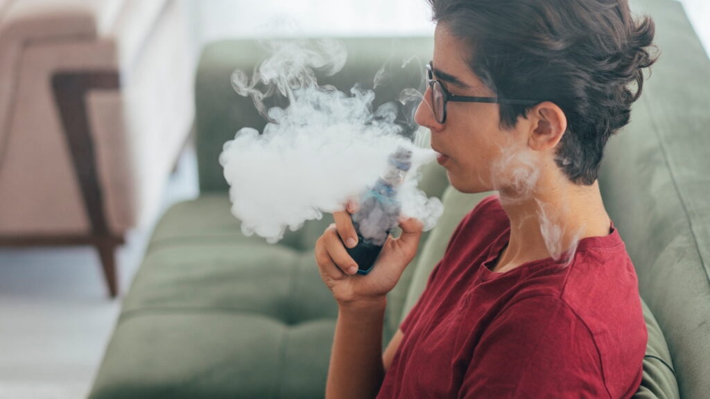 Crece el consumo de cigarrillos electrónicos entre jóvenes de 13 a 18 años