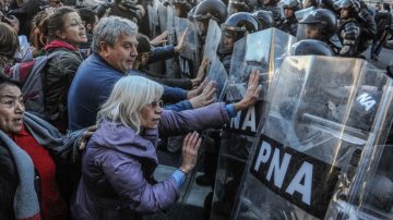 Represión a jubilados: la marcha semanal volvió a terminar con incidentes