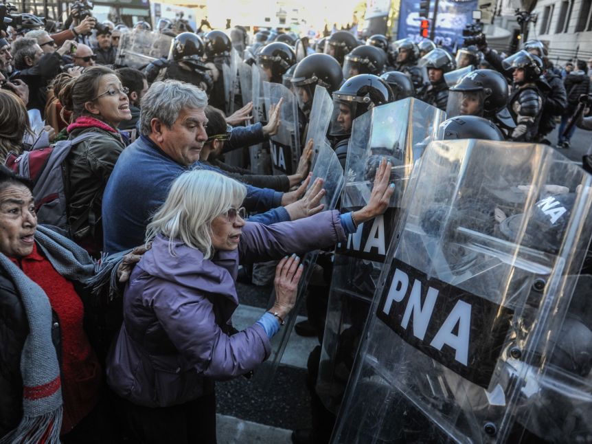 Represión a jubilados: la marcha semanal volvió a terminar con incidentes