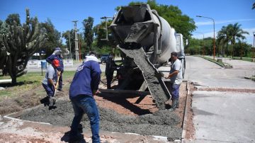 El calor extremo dañó el pavimento en la Costanera y la Municipalidad inició reparaciones de urgencia