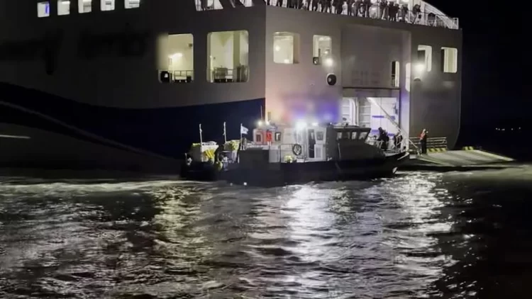 Filipinas: naufragó un ferry con 359 personas, 8 muertos y buscan a más de 140 desaparecidos