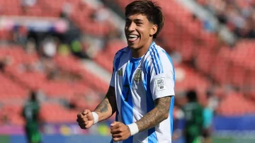 Ajax va por la joya de Vélez: oferta formal por Carrizo