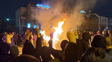 Crisis en Irán: más de 6100 muertos por las protestas y crece la tensión militar con EE.UU.