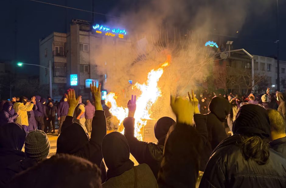 Crisis en Irán: más de 6100 muertos por las protestas y crece la tensión militar con EE.UU.