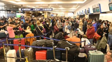 Caos en Aeroparque: Más de 90 vuelos demorados y cancelaciones en pleno éxodo de vacaciones