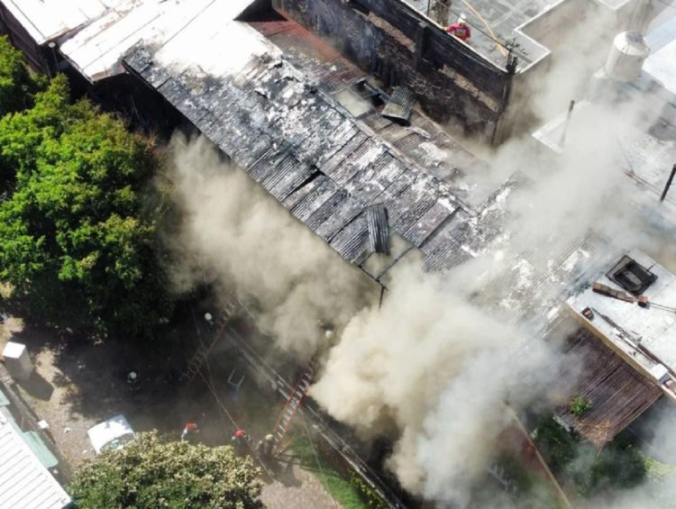 Trágico incendio en un conventillo en La Boca: falleció una mujer