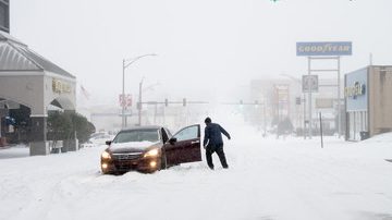 Estados Unidos bajo el hielo: casi 10.000 vuelos cancelados por historica tormenta invernal
