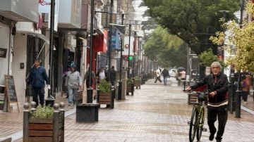 Otro día gris en la “Madre de Ciudades”: Se espera una jornada fría y con vientos del Sur