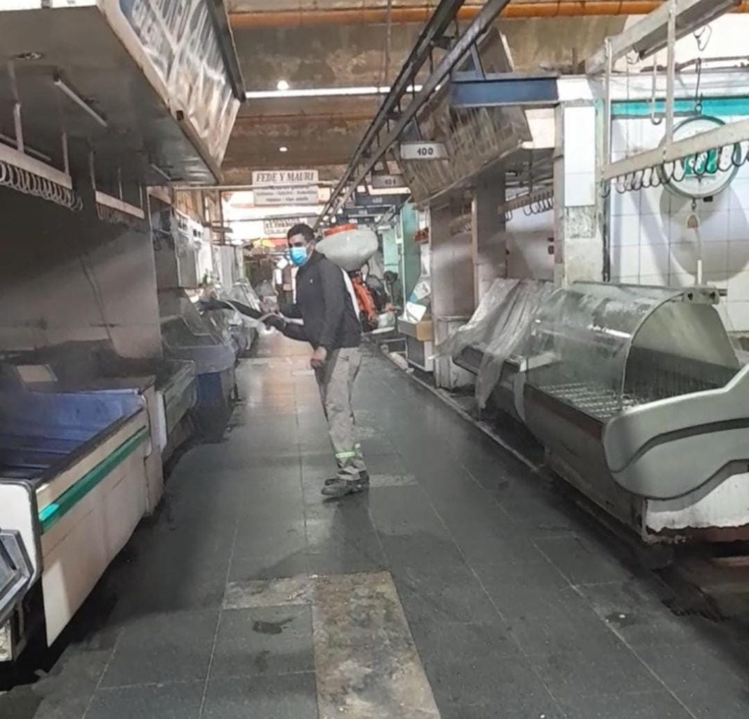 Ralizaron operativo de fumigación y desinfección en el Mercado Unión