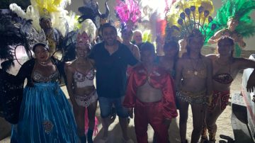 Color, ritmo y alegría: la comparsa Bella Baia hizo vibrar Manogasta