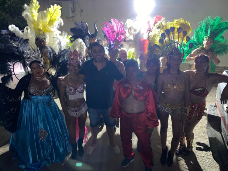 Color, ritmo y alegría: la comparsa Bella Baia hizo vibrar Manogasta