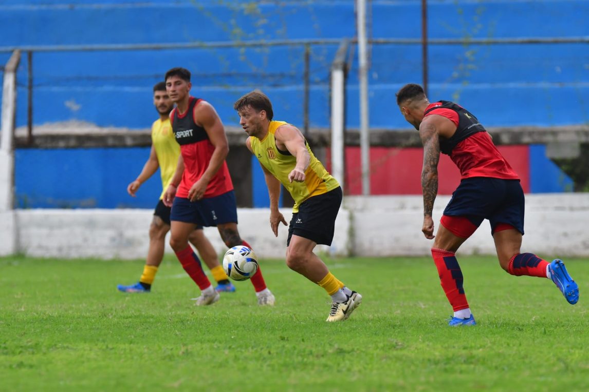 FOTOS: Mitre y Güemes se encontraron en un amistoso de pretemporada con una victoria para cada uno