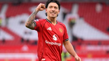 Lisandro Martínez respondió con dureza a las críticas de Paul Scholes