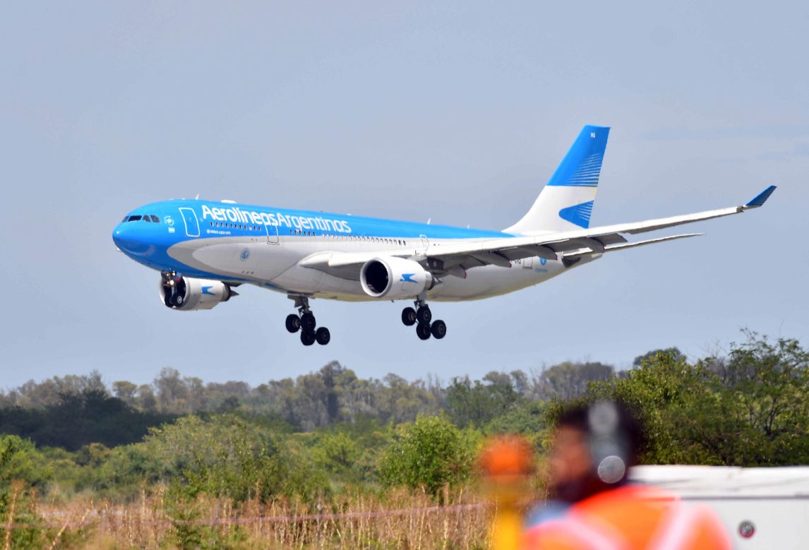 Aseguran que el Gobierno ya negocia por lo bajo la venta de Aerolíneas Argentinas