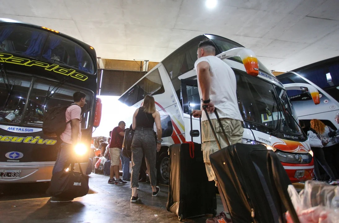 El Gobierno nacional desreguló el control de equipajes en micros de larga distancia