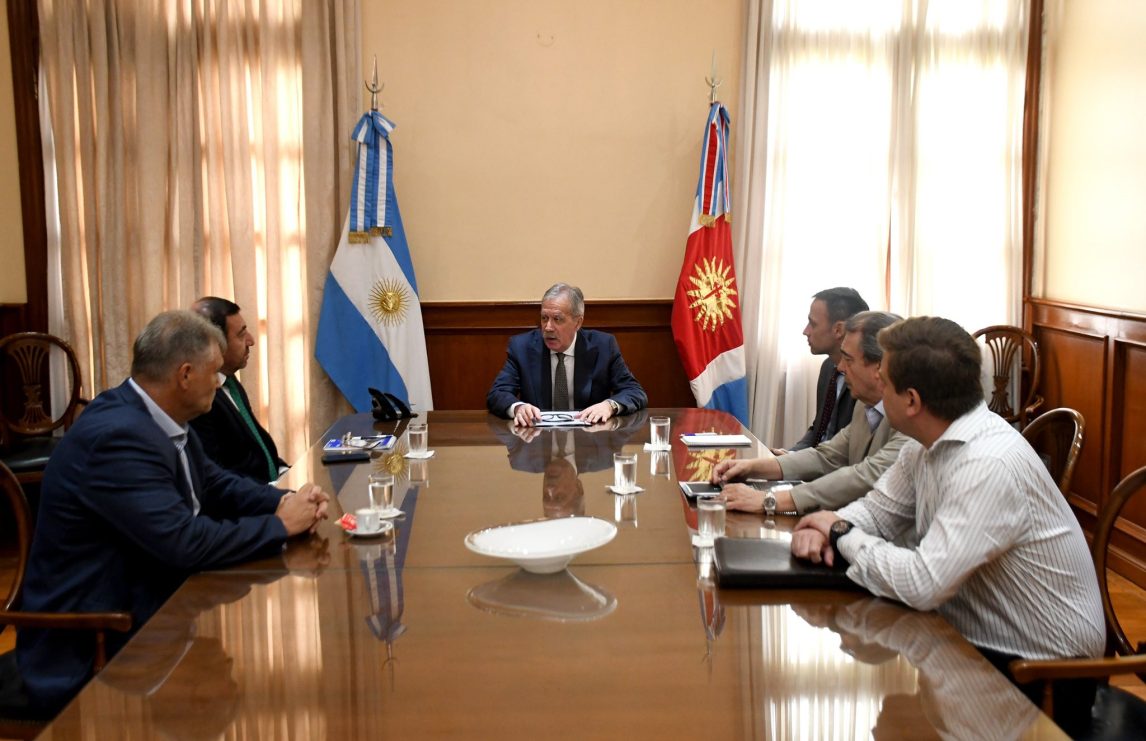 El gobernador, Elías Suárez mantuvo una reunión de trabajo por la situación climática provincial