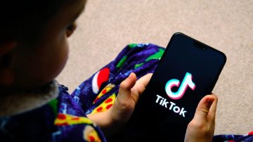 Francia aprobó un proyecto de ley que prohíbe el acceso a las redes sociales a menores de 15 años