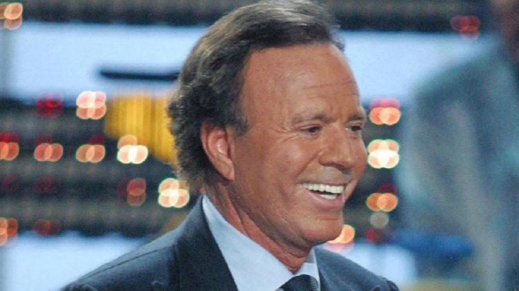 La Justicia española archivó la denuncia por agresiones sexuales contra Julio Iglesias