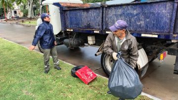 Para prevenir inundaciones, realizan mantenimiento de desagües en la zona del Parque Aguirre