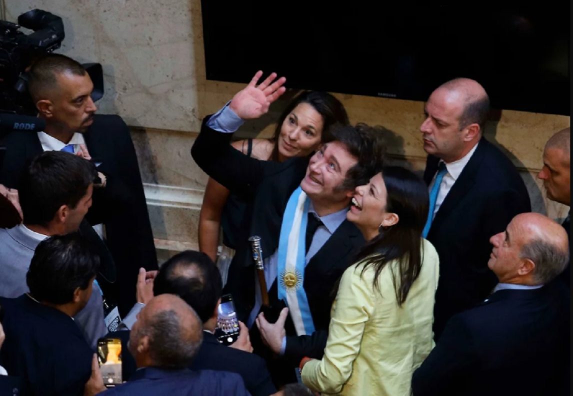 El 40% dice que no llega a fin de mes, pero Milei ganaría hoy un balotaje por amplio margen