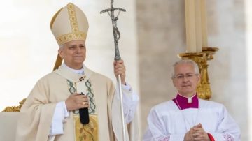 Revelan detalles inéditos de la nueva férula papal que estrenó León XIV